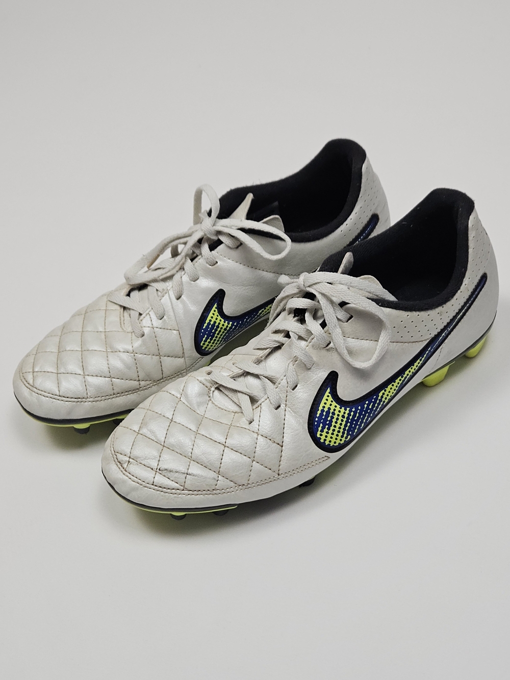 Nike Tiempo Rio II FG Soccer Cleats Men's Size 10 EU 44 White Volt Blue